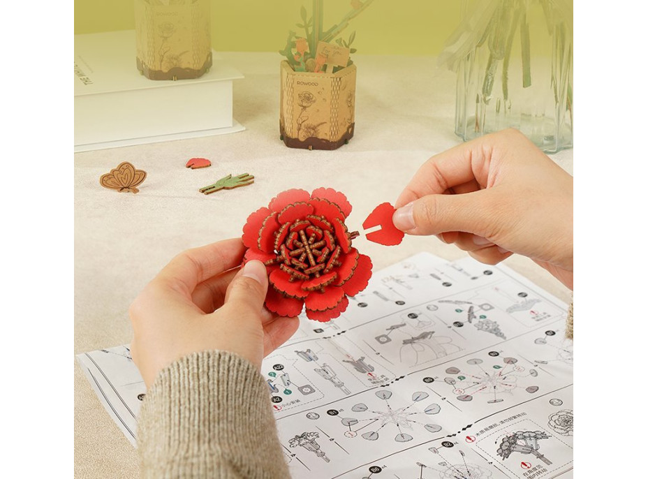 ROBOTIME Rowood 3D drevené puzzle Červené klinčeky 124 dielikov