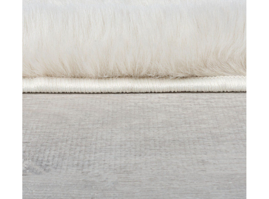 Kusový koberec Ivy Faux Fur Cream