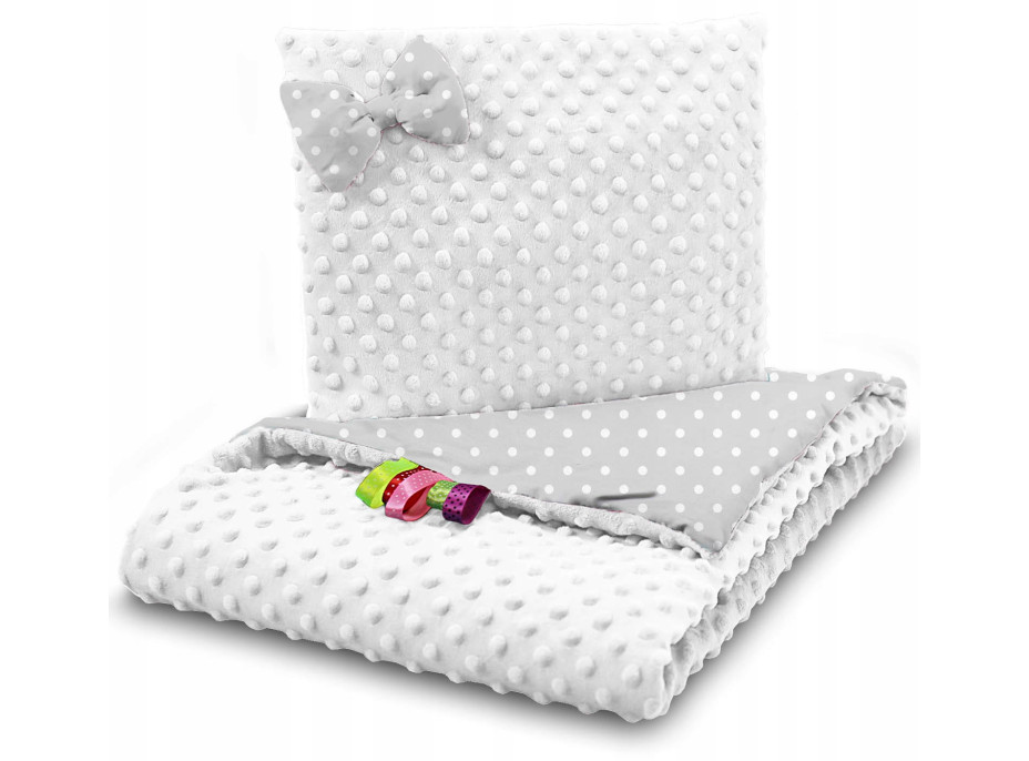 Detská deka do kočíka s vankúšikom a motýlikom - BABYMAM PREMIUM set 3v1 - Biele bodky na šedej s bielou minky