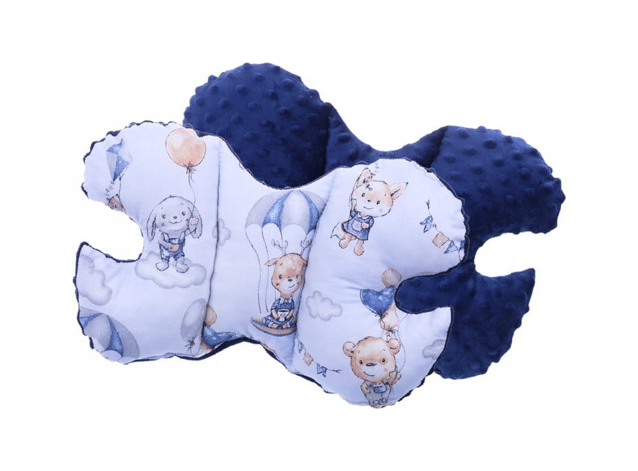 Detská deka do kočíka s vankúšikom a motýlikom - BABYMAM PREMIUM set 3v1 - Prechádzka v oblakoch s tmavo modrou minky