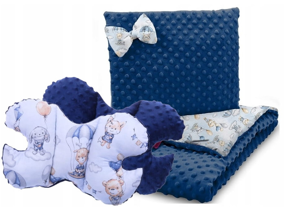 Detská deka do kočíka s vankúšikom a motýlikom - BABYMAM PREMIUM set 3v1 - Prechádzka v oblakoch s tmavo modrou minky