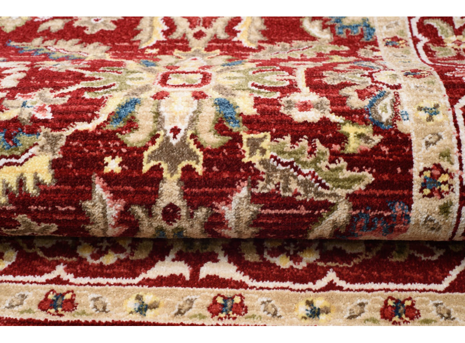 Kusový koberec RIVOLI Ushak - červený