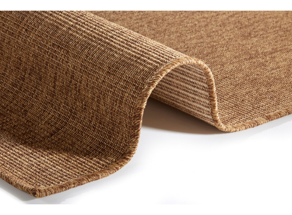 Behúň Nature 103530 Brown – na von aj na doma