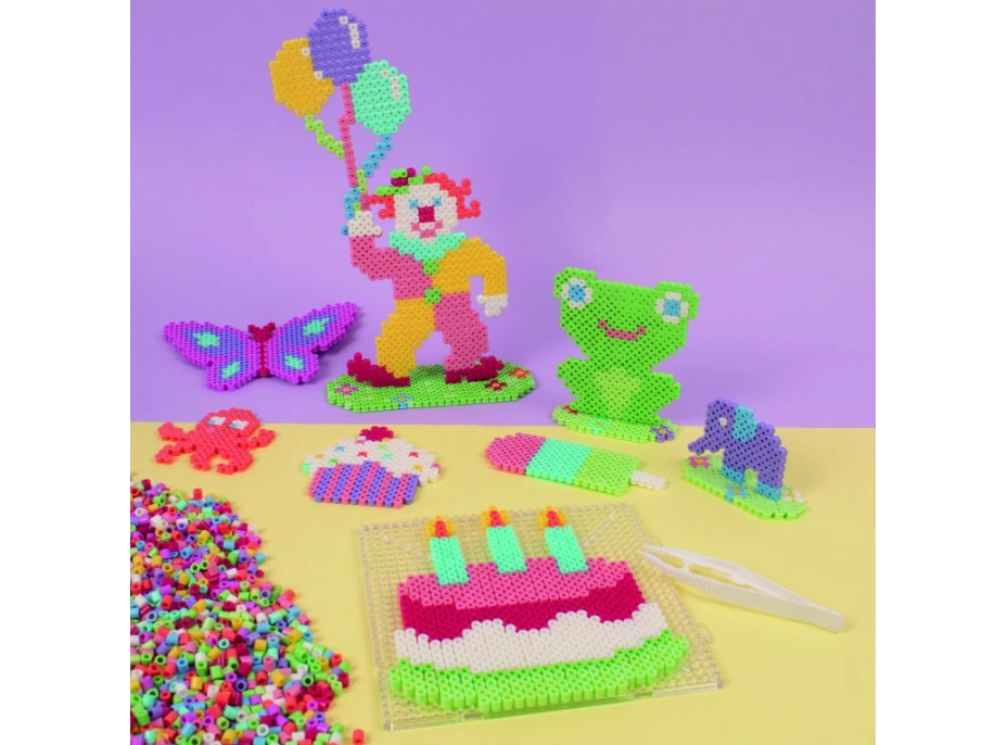 PLAYBOX Zažehľovacie korálky v plastovom kufríku Happy mix + doštička a predlohy 12000ks