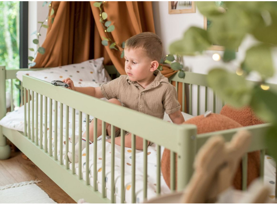 Detská Montessori posteľ z masívu borovice STEVE - 200x90 cm - OLIVOVO ZELENÁ