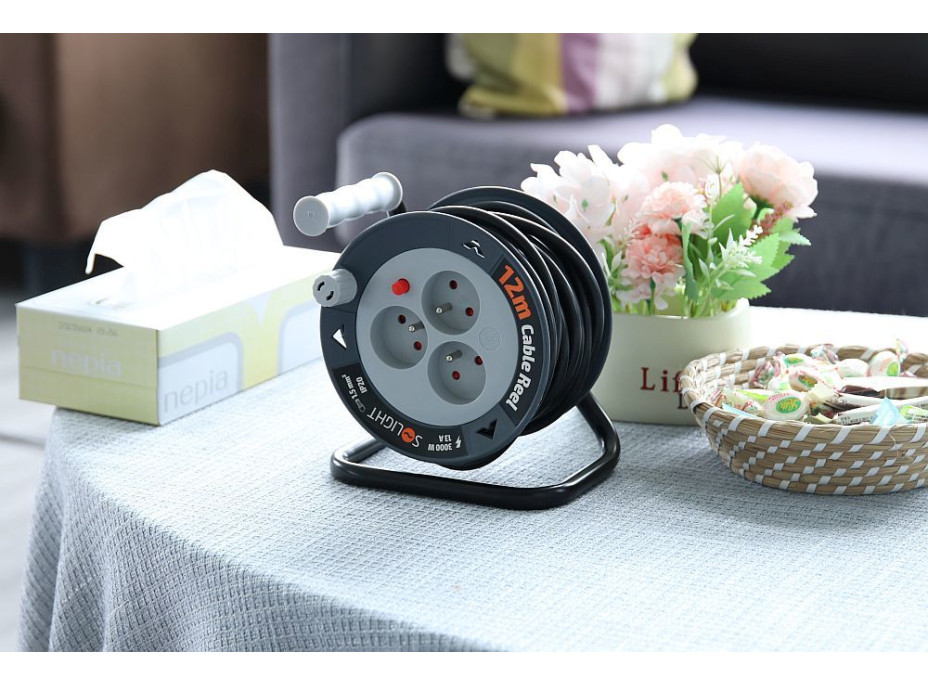 Solight predlžovací prívod na bubne 12m, 3 zásuvky, čierny kábel, 3x 1,5mm2