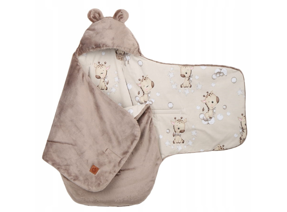 Plyšová zavinovačka s kapucňou BABYMAM do autosedačky - Béžová žirafa/cappuccino