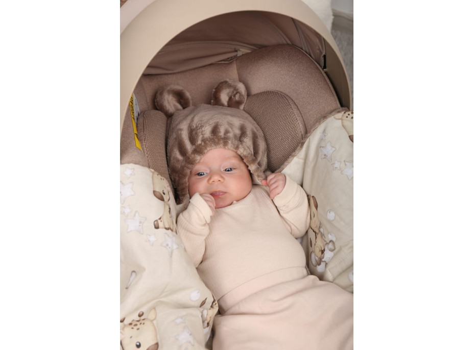 Plyšová zavinovačka s kapucňou BABYMAM do autosedačky - Béžová žirafa/cappuccino