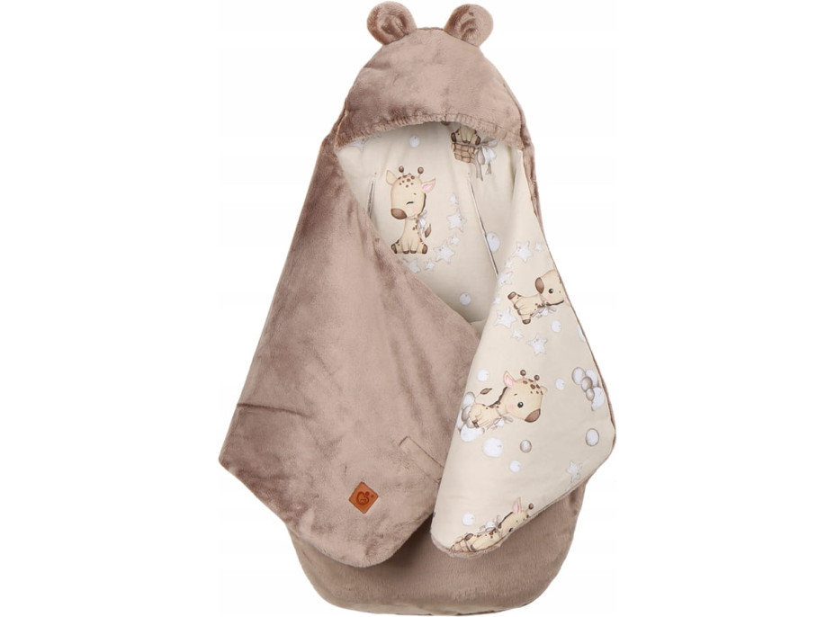 Plyšová zavinovačka s kapucňou BABYMAM do autosedačky - Béžová žirafa/cappuccino