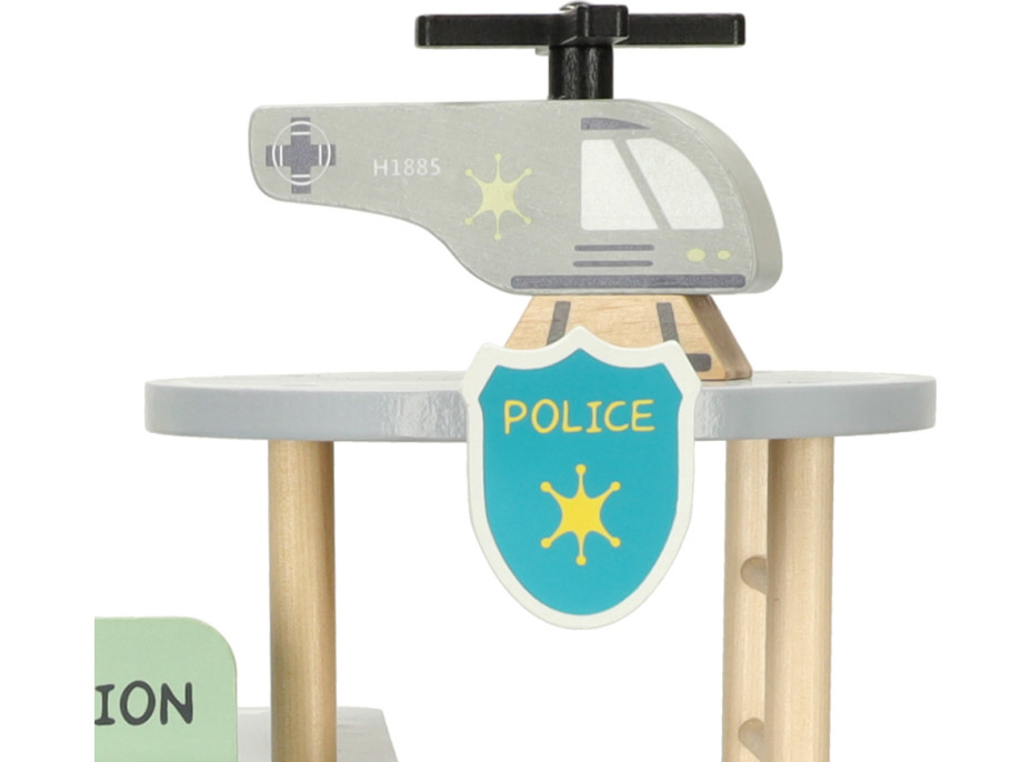 Drevená policajná stanica + policajné auto s vrtuľníkom