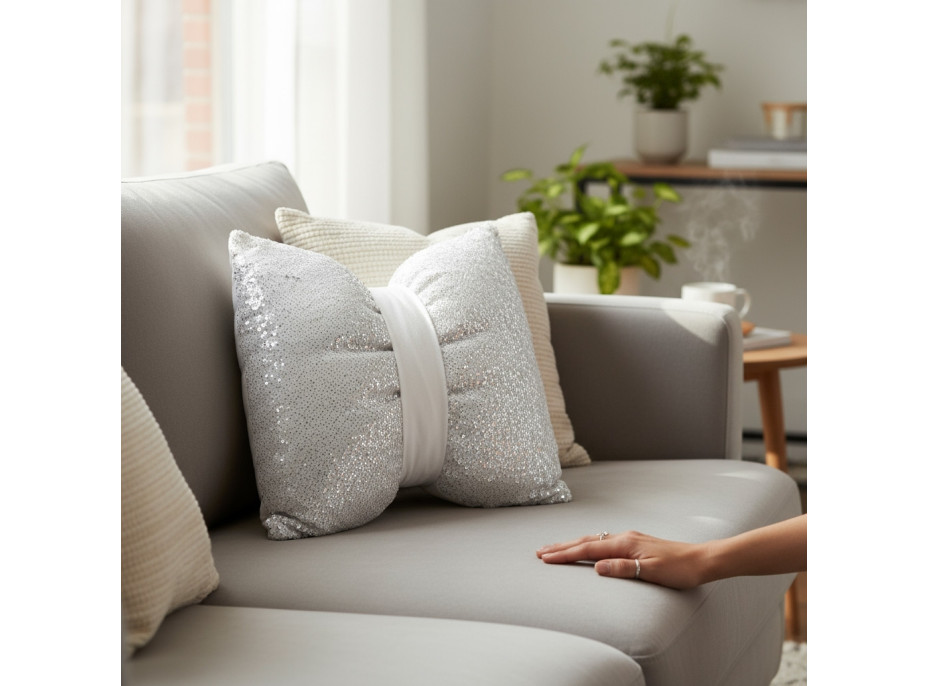 Dekoračný vankúš GLAM SHINE 40x40 cm - biely/strieborný