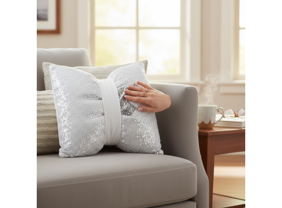 Dekoračný vankúš GLAM SHINE 40x40 cm - biely/strieborný