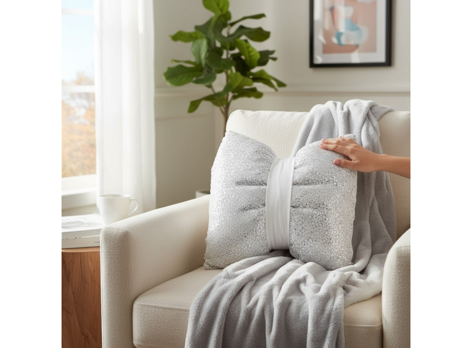 Dekoračný vankúš GLAM SHINE 40x40 cm - biely/strieborný