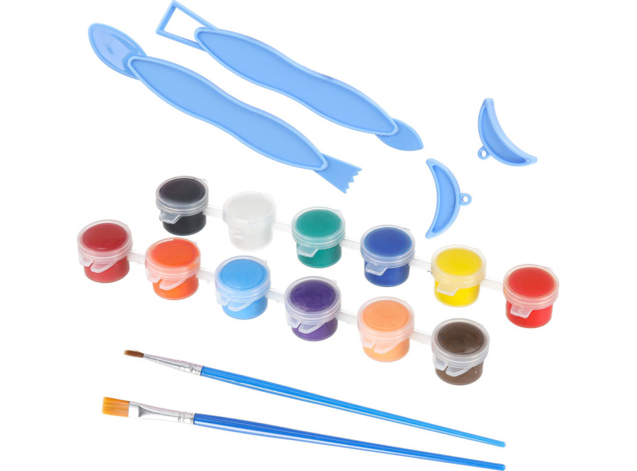 Hrnčiarsky kruh s hlinou a farbami