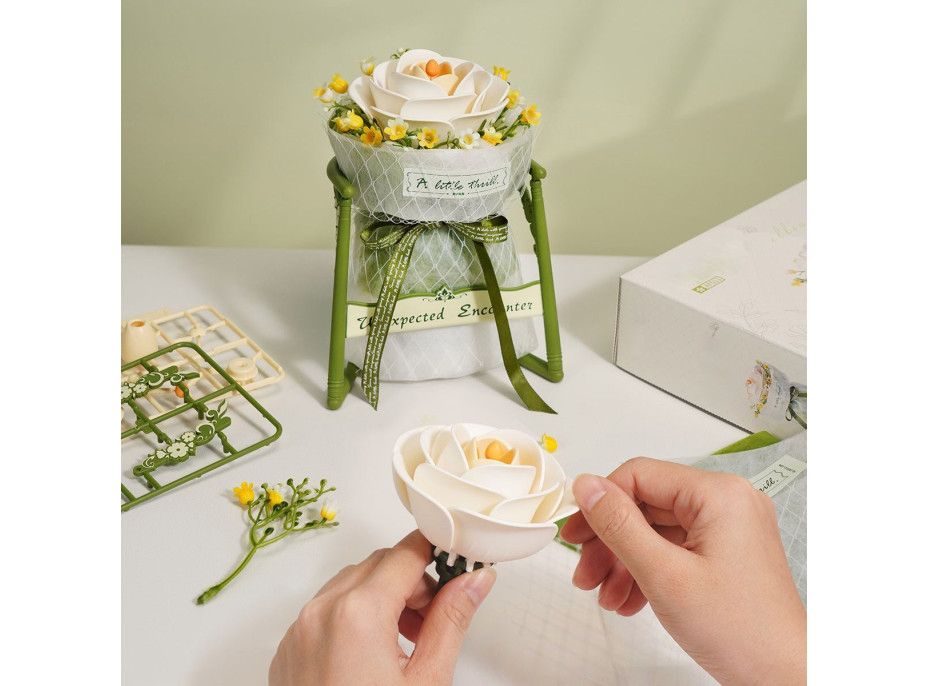 ROBOTIME Roker Floral Art: 3D puzzle Biela kamélia 63 dielikov