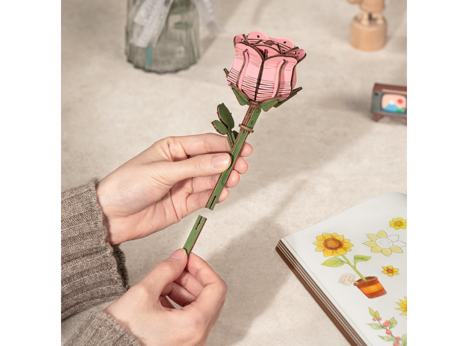 ROBOTIME Rowood 3D drevené puzzle Ružová ruža 104 dielikov