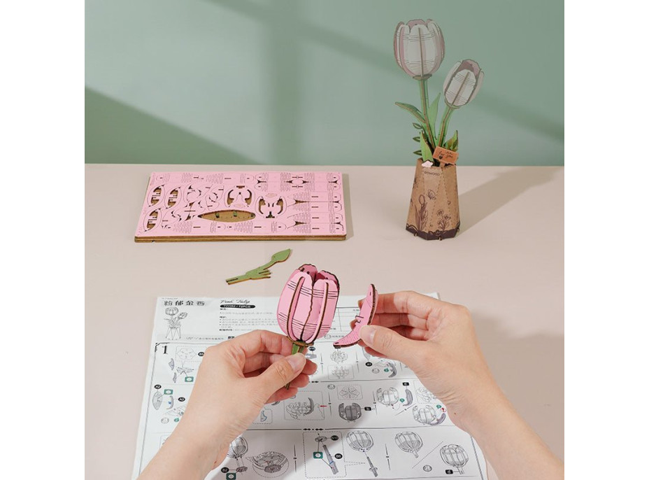 ROBOTIME Rowood 3D drevené puzzle Ružové tulipány 72 dielikov