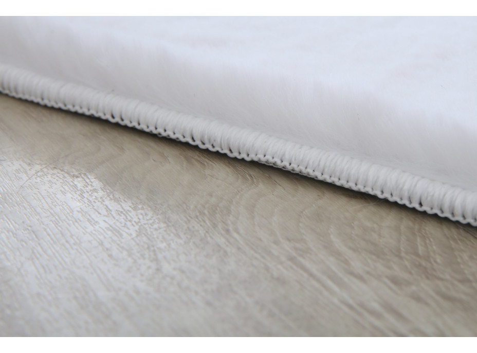 Kusový koberec Pouffy 5100 White