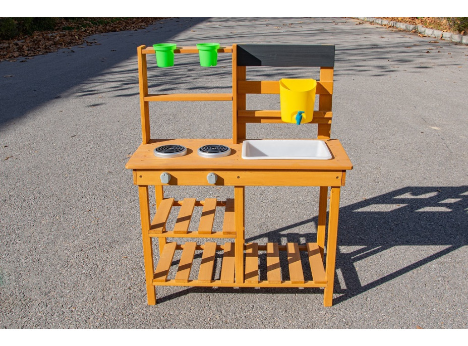 2Kids Toys Drevená záhradná kuchynka s drezom