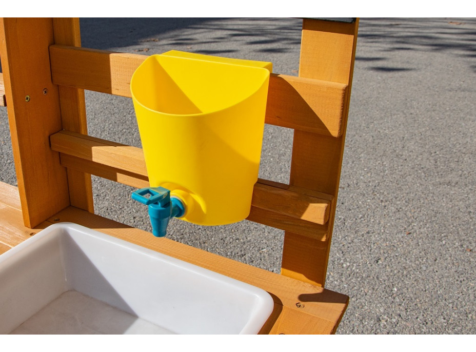 2Kids Toys Drevená záhradná kuchynka s drezom