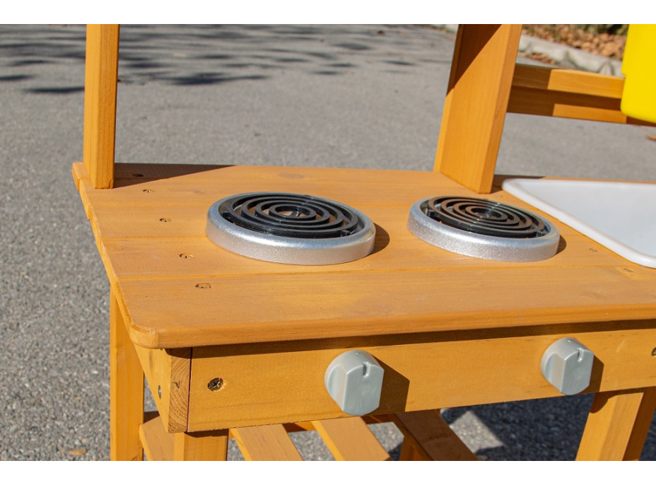 2Kids Toys Drevená záhradná kuchynka s drezom