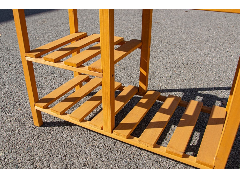 2Kids Toys Drevená záhradná kuchynka s drezom