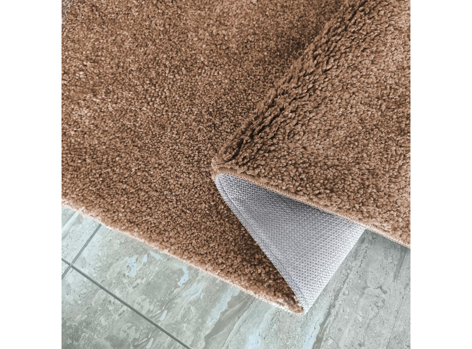 Moderný koberec SHAGGY CAMIL - svetlo hnedý