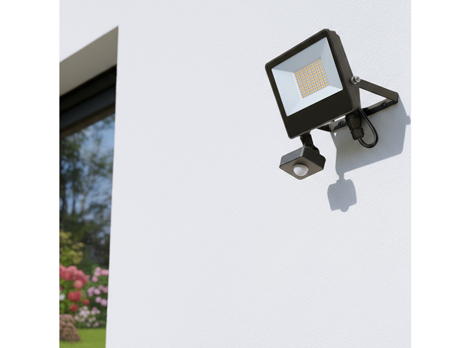 Solight LED reflektor so senzorom TOP, 30W, max. 3900lm, 3CCT, voliteľný výkon 100/66%, IP65, rýchlospojka