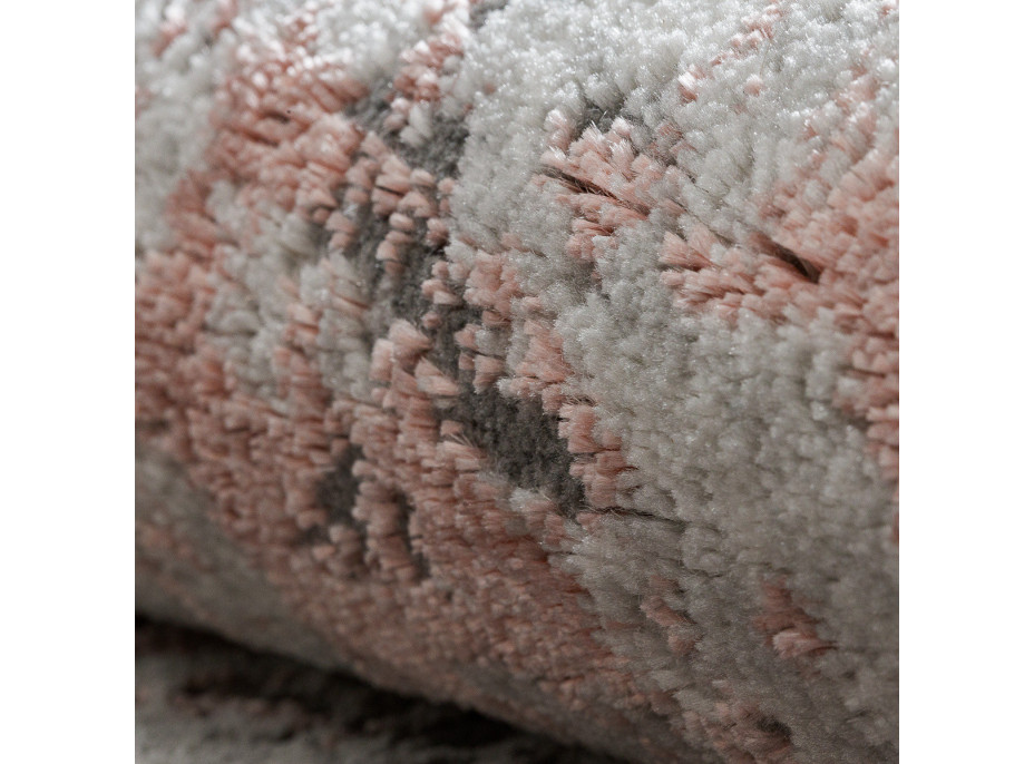 Kusový koberec Allure 1959 white/pink