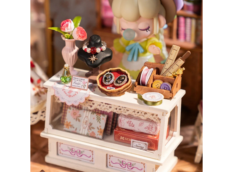 RoboTime 3D drevená skladačka Miniatúra domčeka Elsino krajčírstvo