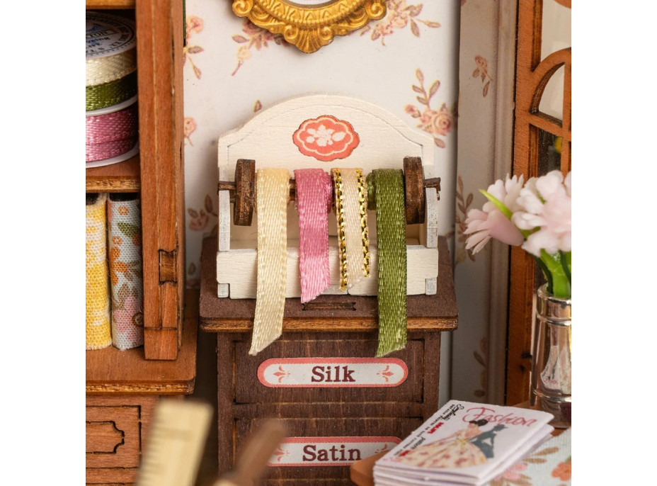 RoboTime 3D drevená skladačka Miniatúra domčeka Elsino krajčírstvo