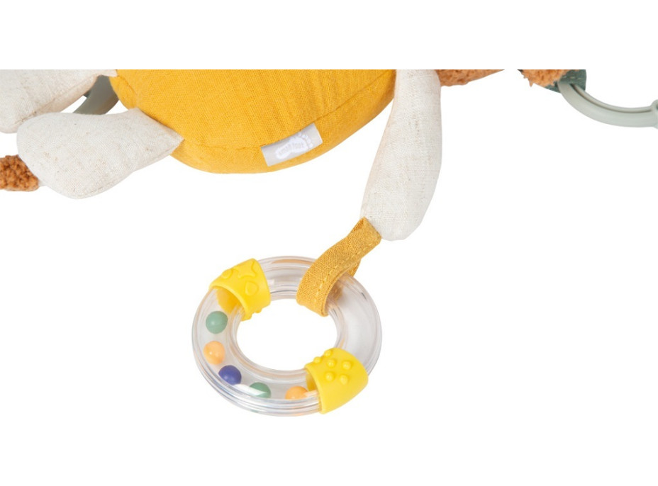 small foot Látková hrkálka Levíček na zavesenie