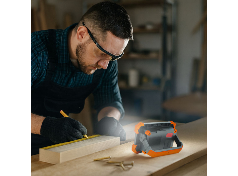 Solight LED reflektor 10W, prenosný, nabíjací, 1000lm, oranžovo-čierny