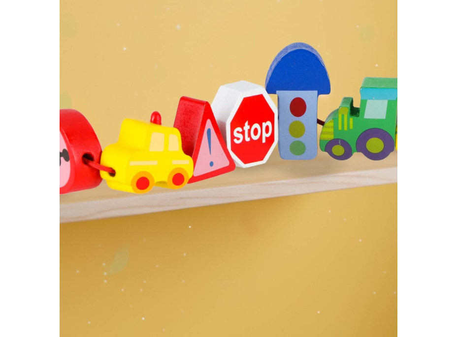 Drevené korálky na navliekanie - Autíčka a značky