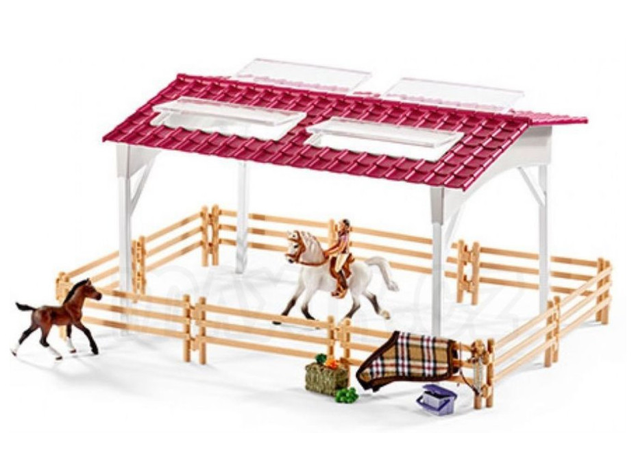Stajňa s koňmi a príslušenstvom v pastelových farbách