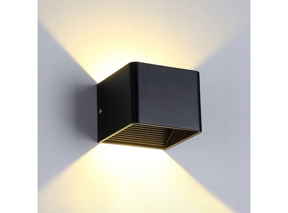 Nástenné LED svietidlo CUBE - čierne