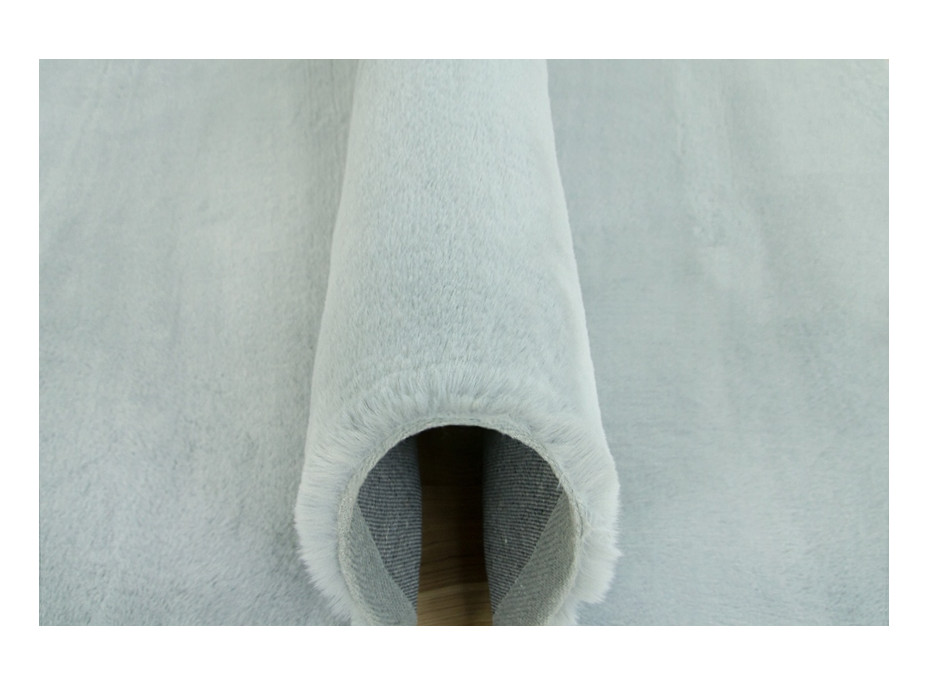 Kusový koberec CHRISTIANIA - svetlo šedý - imitácia králičie kožušiny