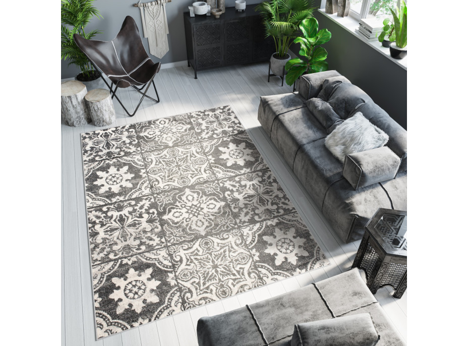 Kusový koberec ETHNIC čierny - typ A