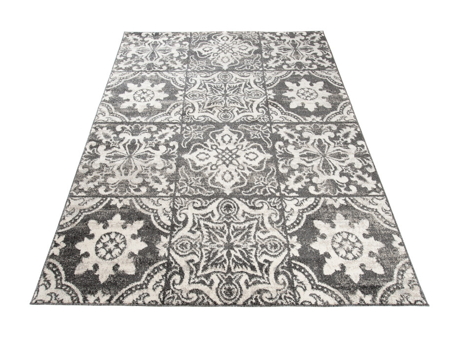 Kusový koberec ETHNIC čierny - typ A