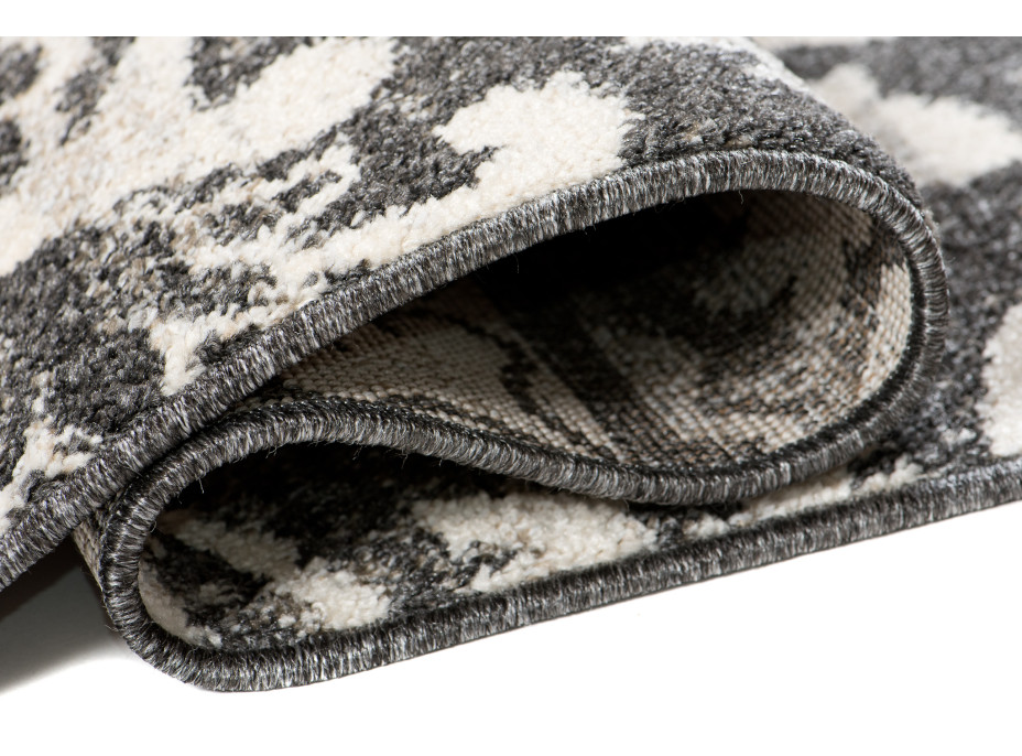 Kusový koberec ETHNIC čierny - typ A