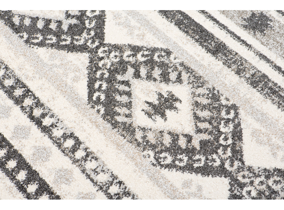 Kusový koberec ETHNIC krémový - typ D