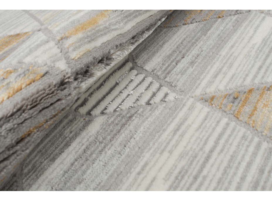 Kusový koberec ASTHANE triangel - šedý/žltý