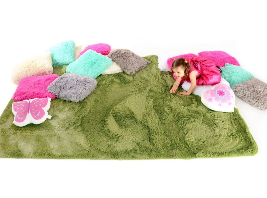 Detský plyšový koberec TMAVO ZELENÝ