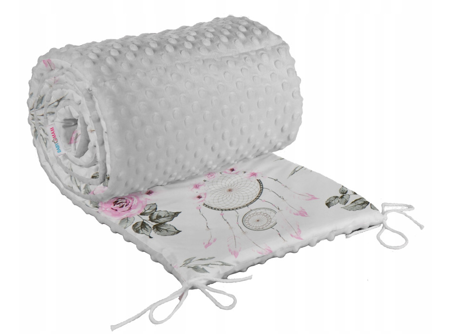 Ochranný mantinel do postieľky 180x30 cm BABYMAM PREMIUM - Lapače snov a kvety s šedou Minky