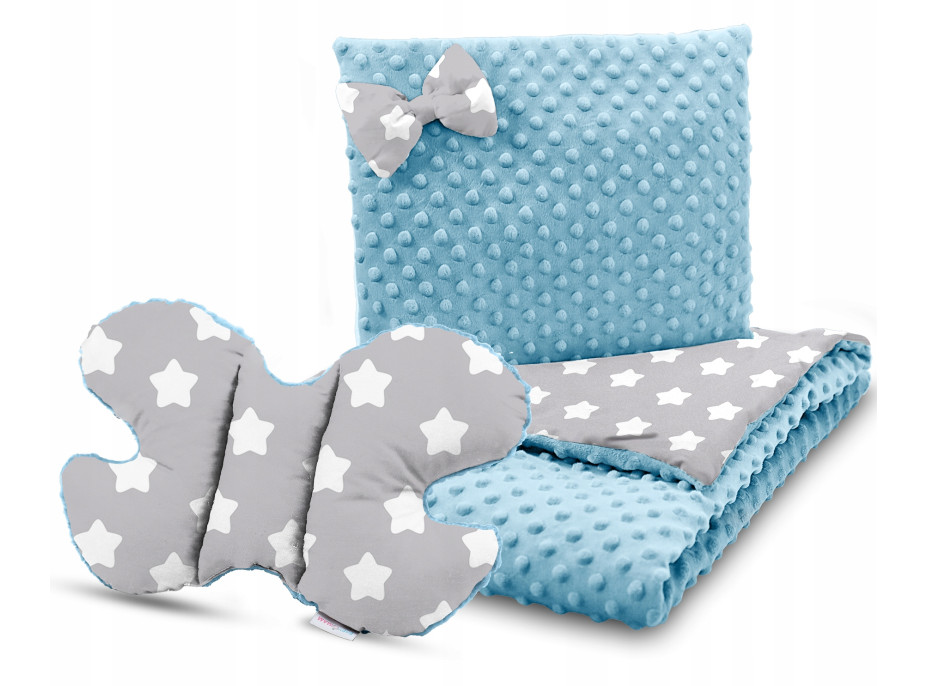 Detská deka do kočíka s vankúšikom a motýlikom - PREMIUM set 3v1 - Veľké biele hviezdičky s modrou Minky