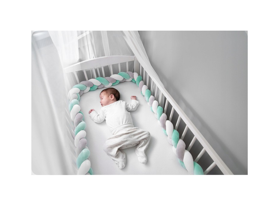 Chránič na detskú posteľ pletený do vrkoča RICO 300 cm - mätovo-sivý