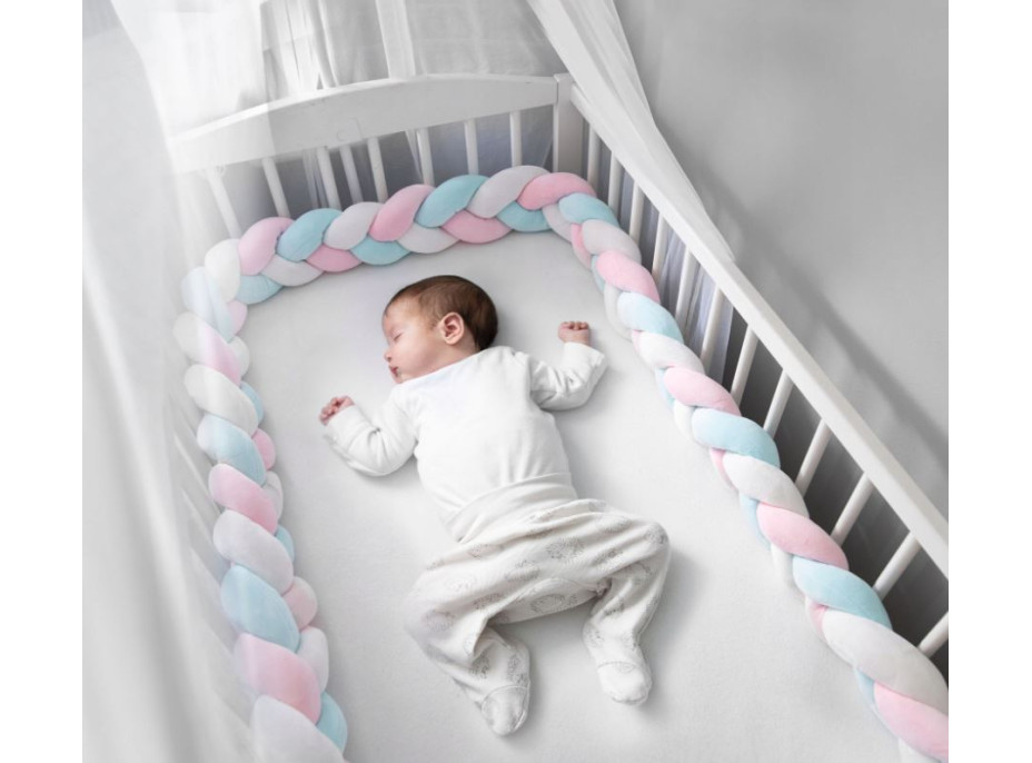 Chránič na detskú posteľ pletený do vrkoča RICO 300 cm - modro-ružový