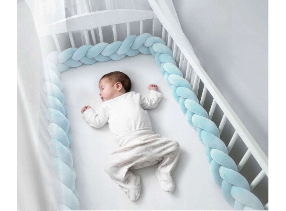Chránič na detskú posteľ pletený do vrkoča RICO 300 cm - modrý