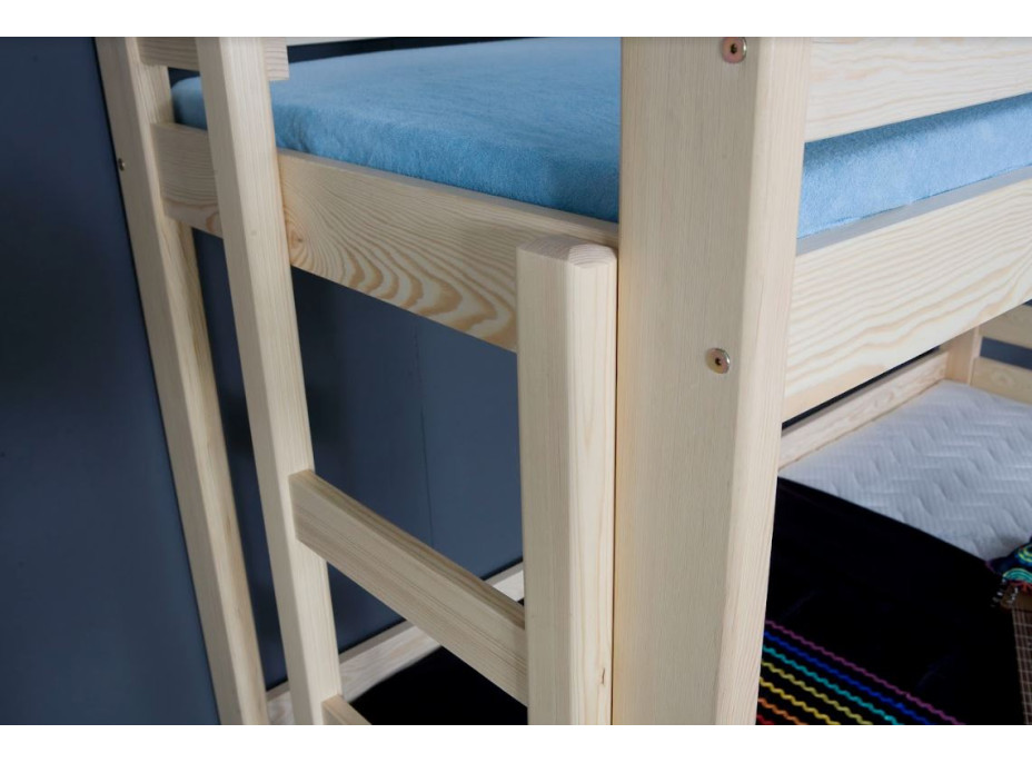 Detská poschodová posteľ s rozšíreným spodným lôžkom a šuplíkom BENJAMIN - prírodná borovica - 200x90/120 cm