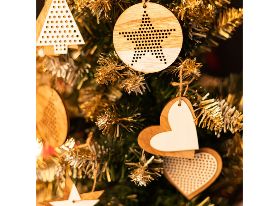 Vianočné závesné ozdoby na stromček z dreva 8 ks - stromčeky, hviezdičky a srdiečka